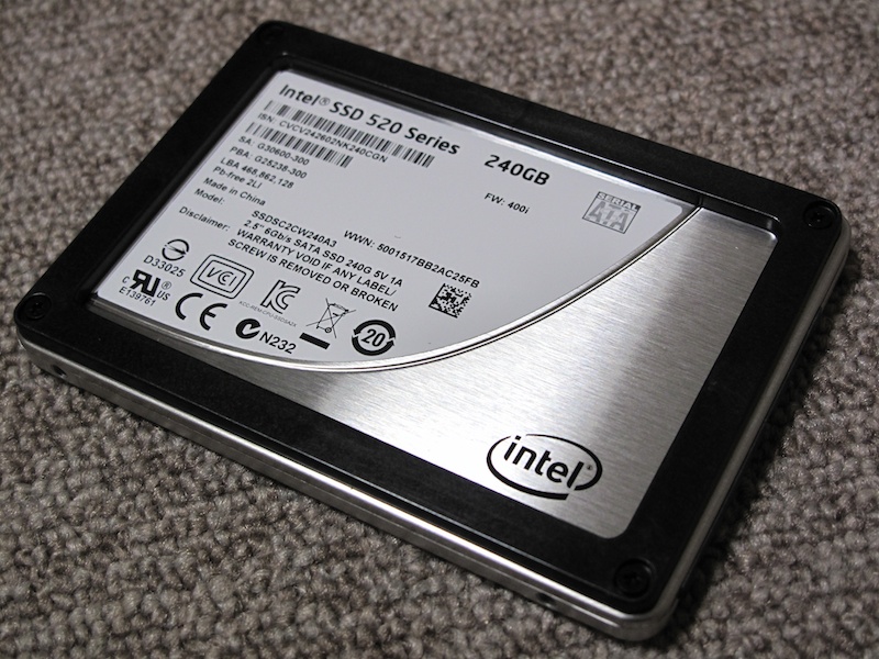 Intel SSD 520は輝くアルミ仕様