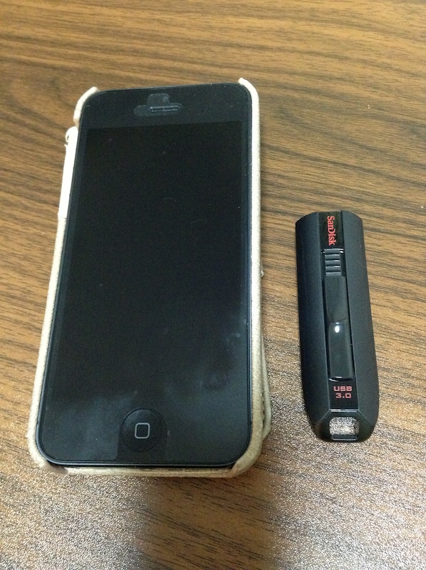 Sandisk Extream 32GB 大きさ比較