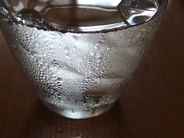 したたる水滴