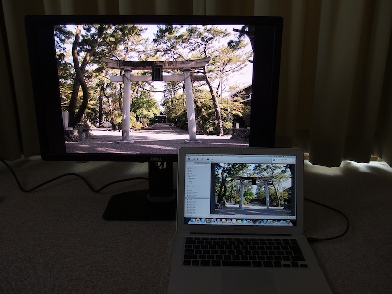 Dell U2713H 色合い