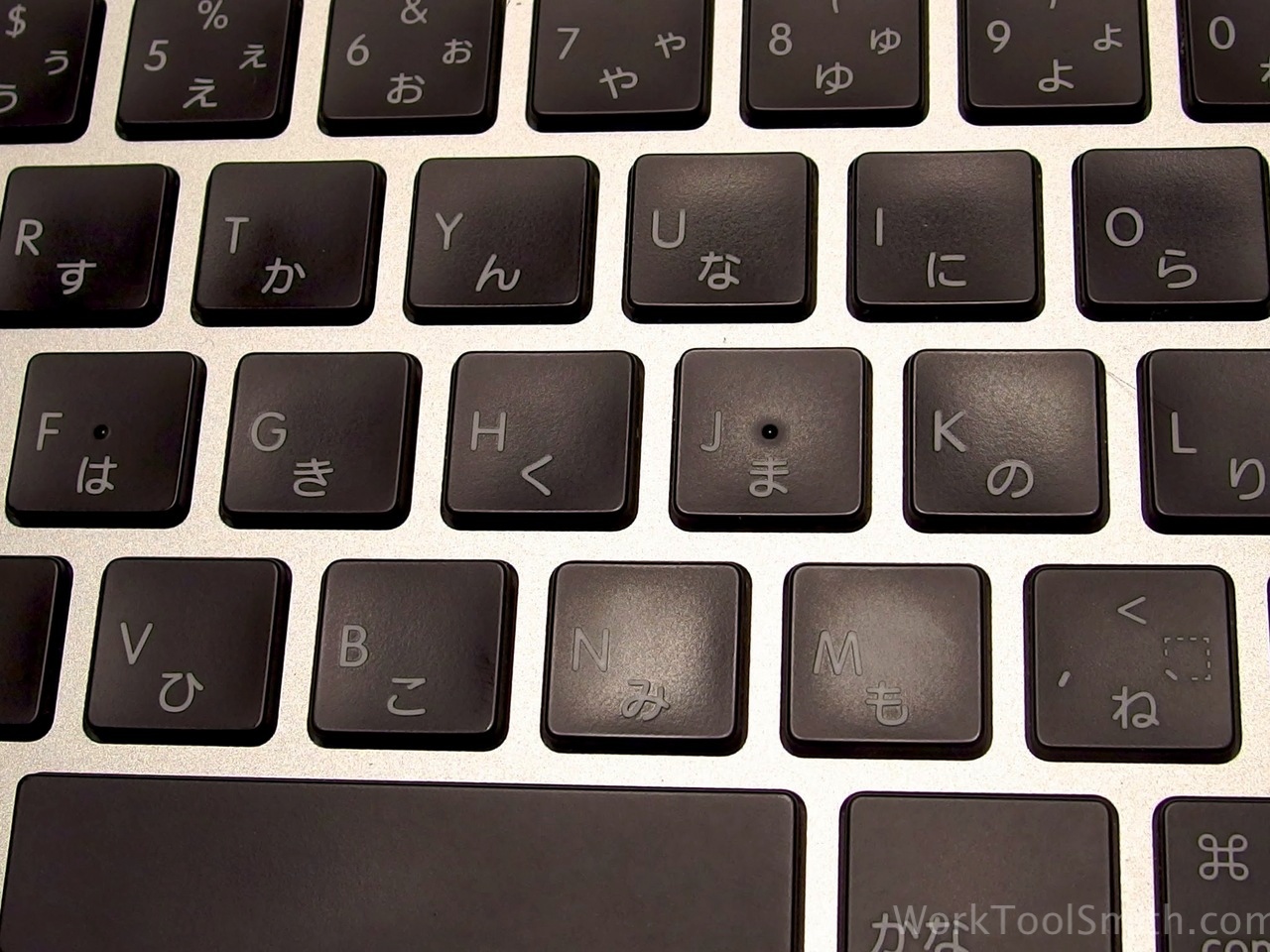 MacBook テカテカのキーボード
