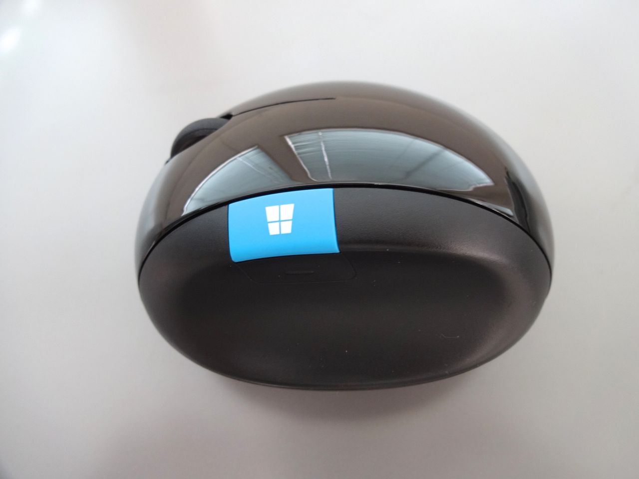 microsoft sculpt ergonomic mouse review 004