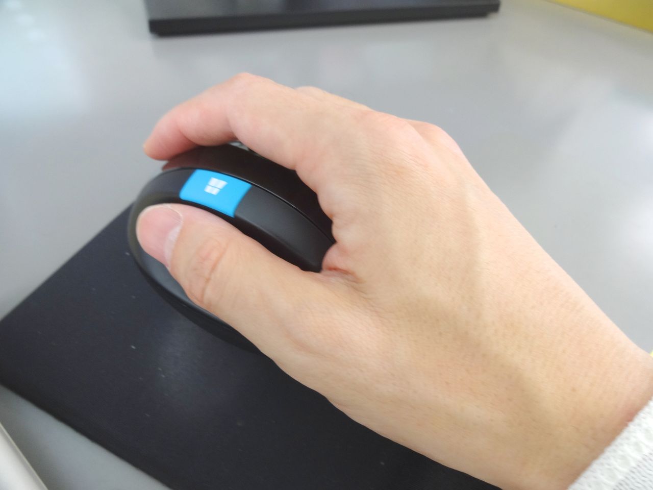 microsoft sculpt ergonomic mouse review 015