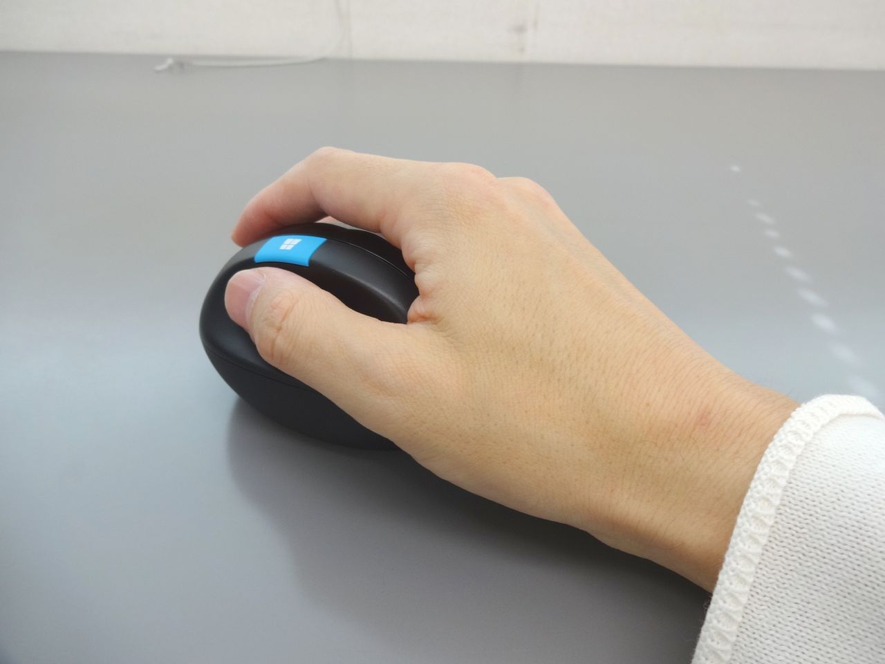 microsoft sculpt ergonomic mouse review 017