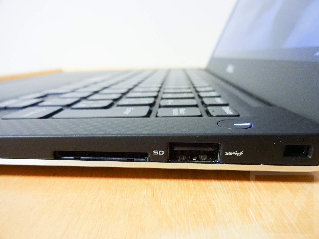 DELL XPS 13 Graphic Pro Review 025
