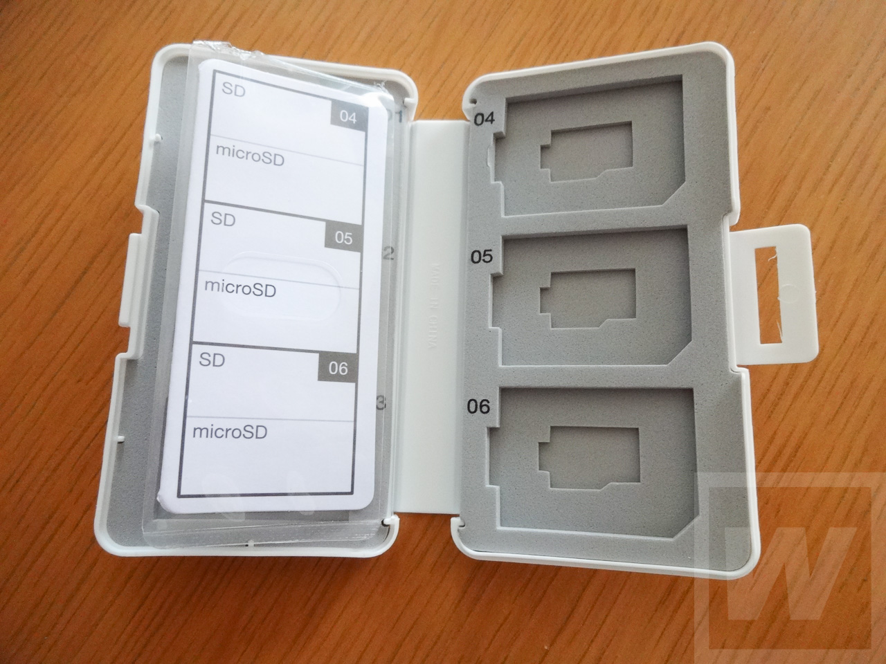 ELECOM SDカード入れ Review 003