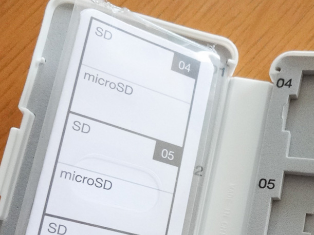 ELECOM SDカード入れ Review 006