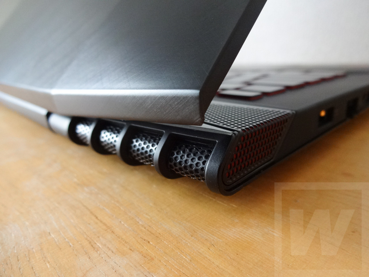 Lenovo Y50 Review 005