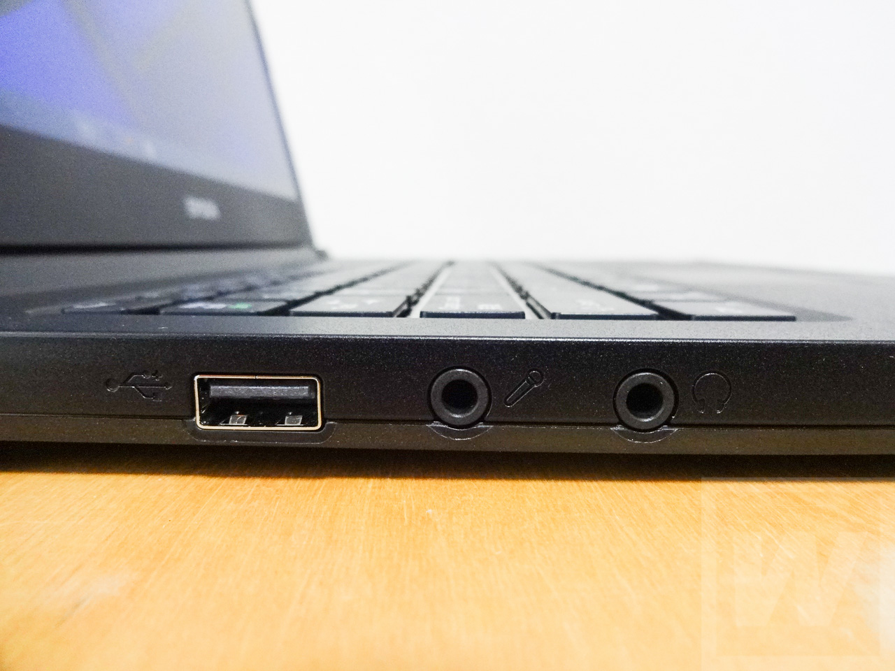 Epson Endeavor NE512E Review 011