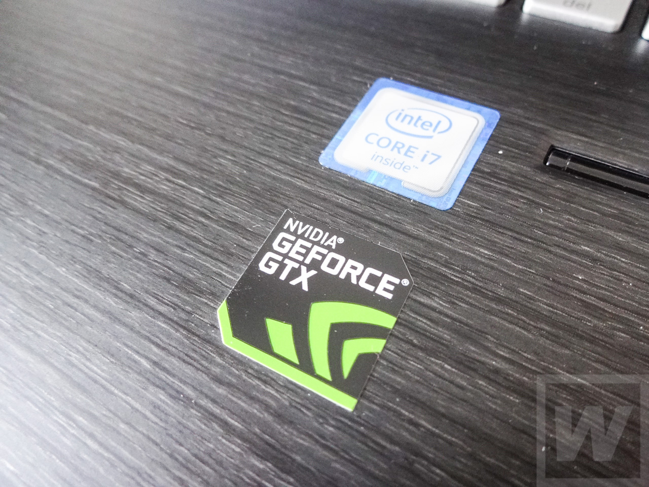 hp ENVY 17-r000 Review 007