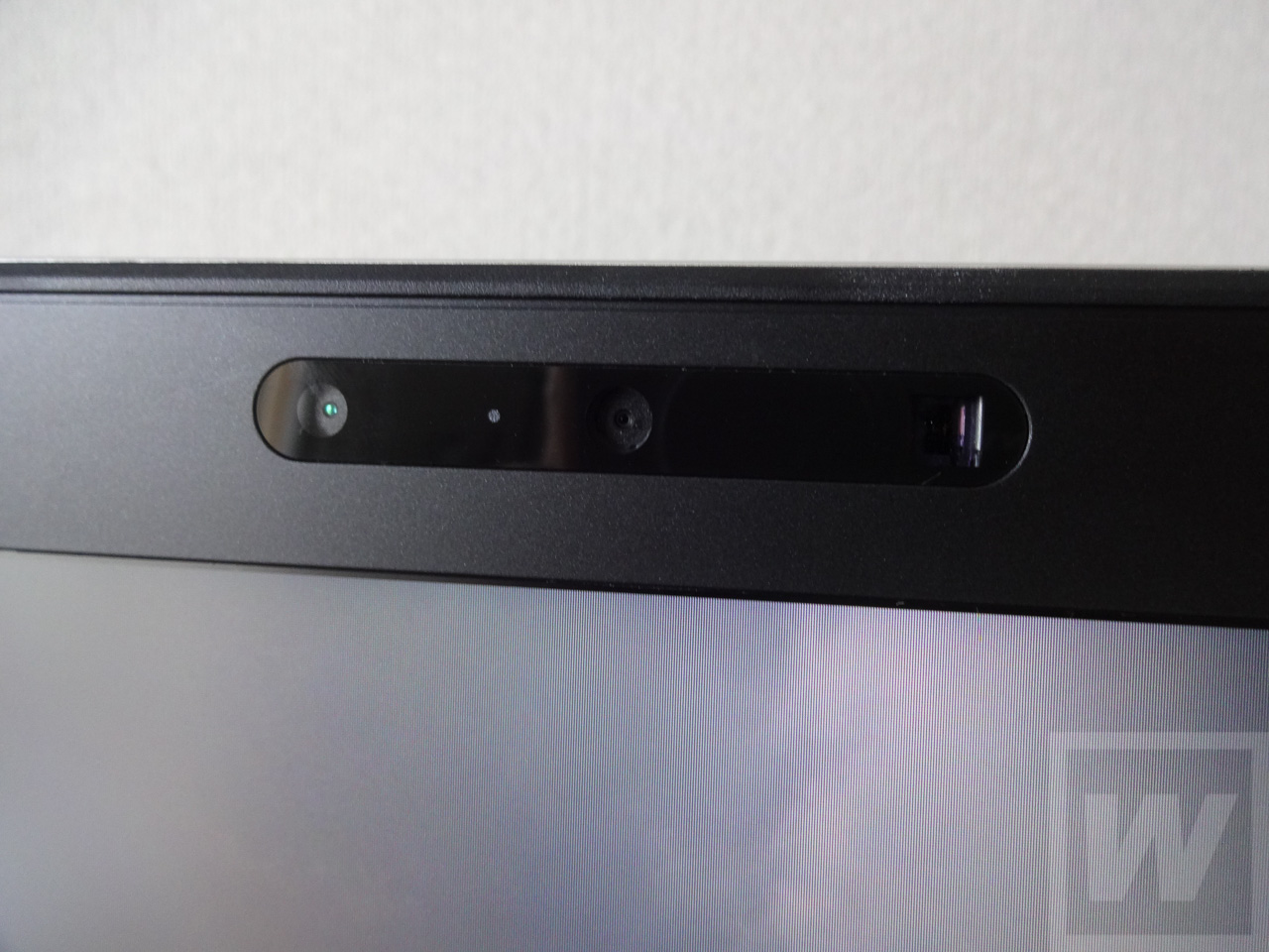 hp ENVY 17-r000 Review 010