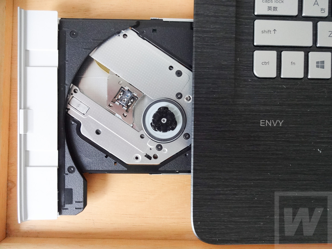 hp ENVY 17-r000 Review 026