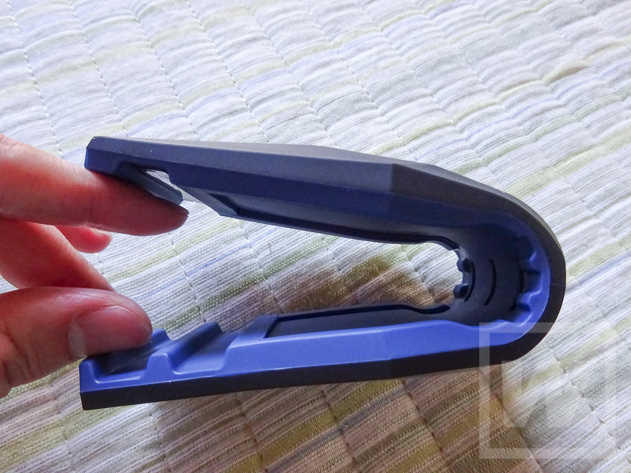 Spigen_SGP11359_車載ホルダーステルス Rev Review 004