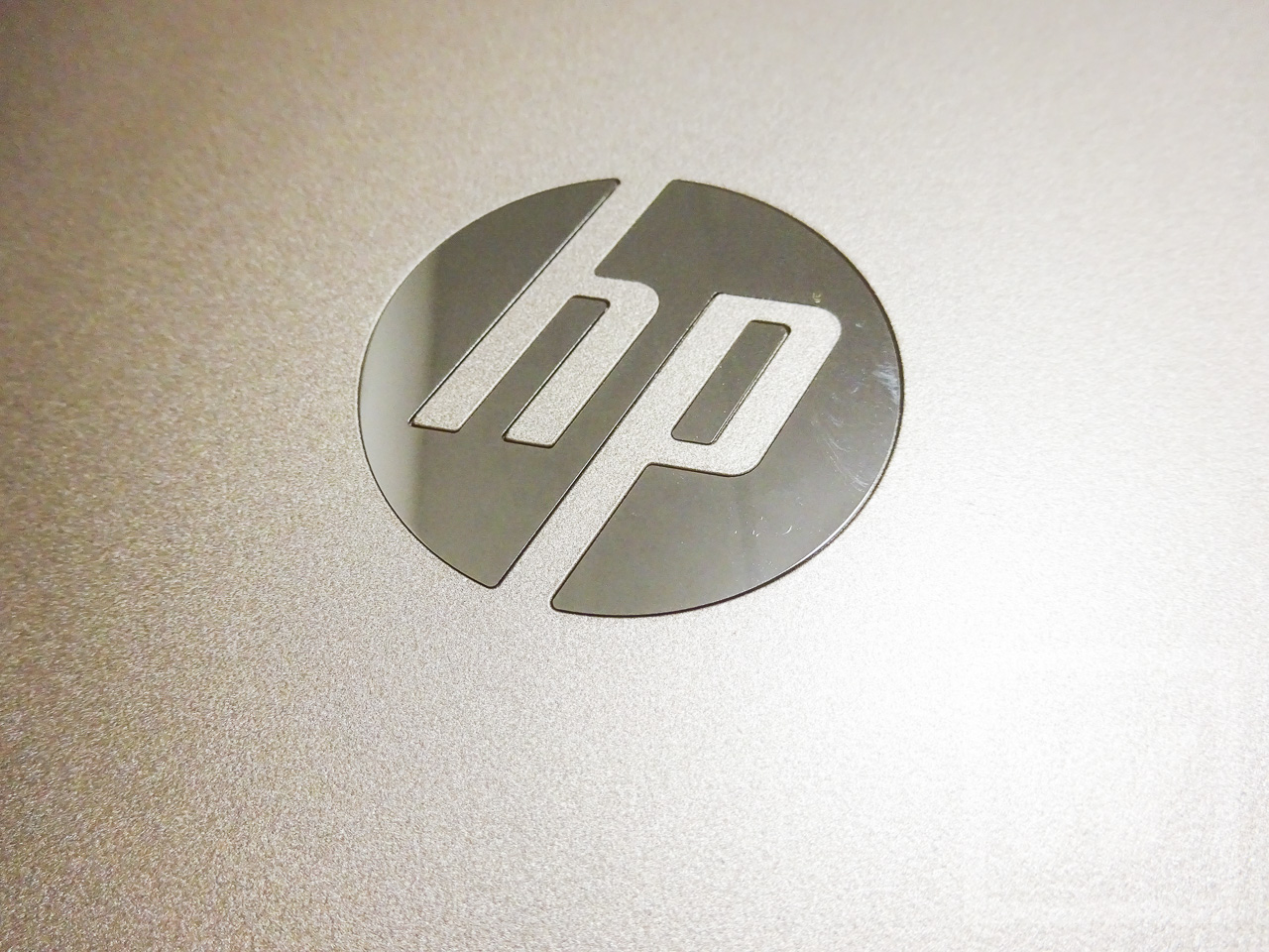 hp-pavilion-15-au000-gold-review-013