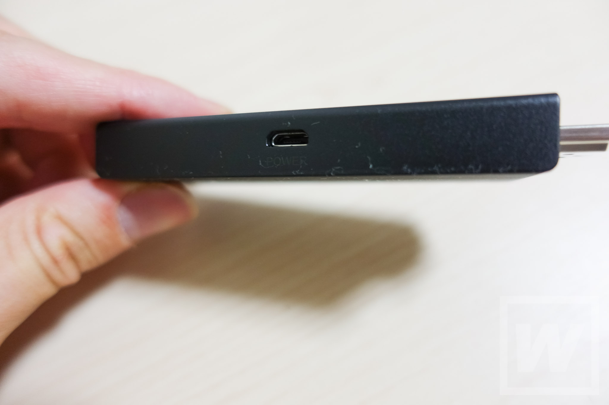 Fire TV Stickは手のひらサイズ