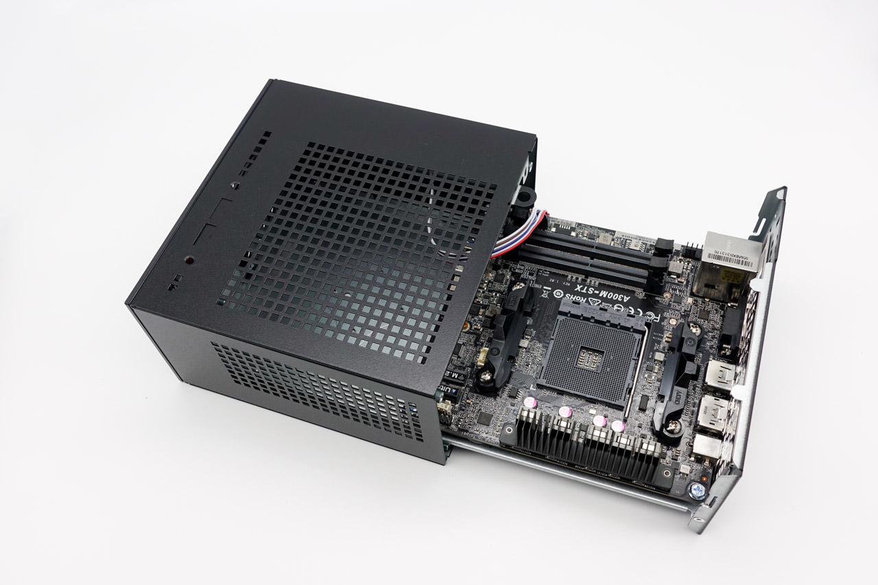 DeskMini A300 + Ryzen 5 3400Gで片手サイズの超高性能マシンを作る