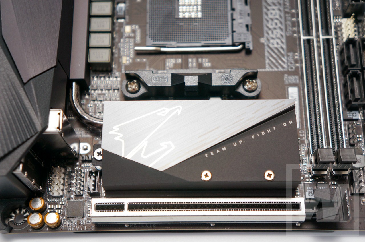 AORUS B550iのSSD取り付け部