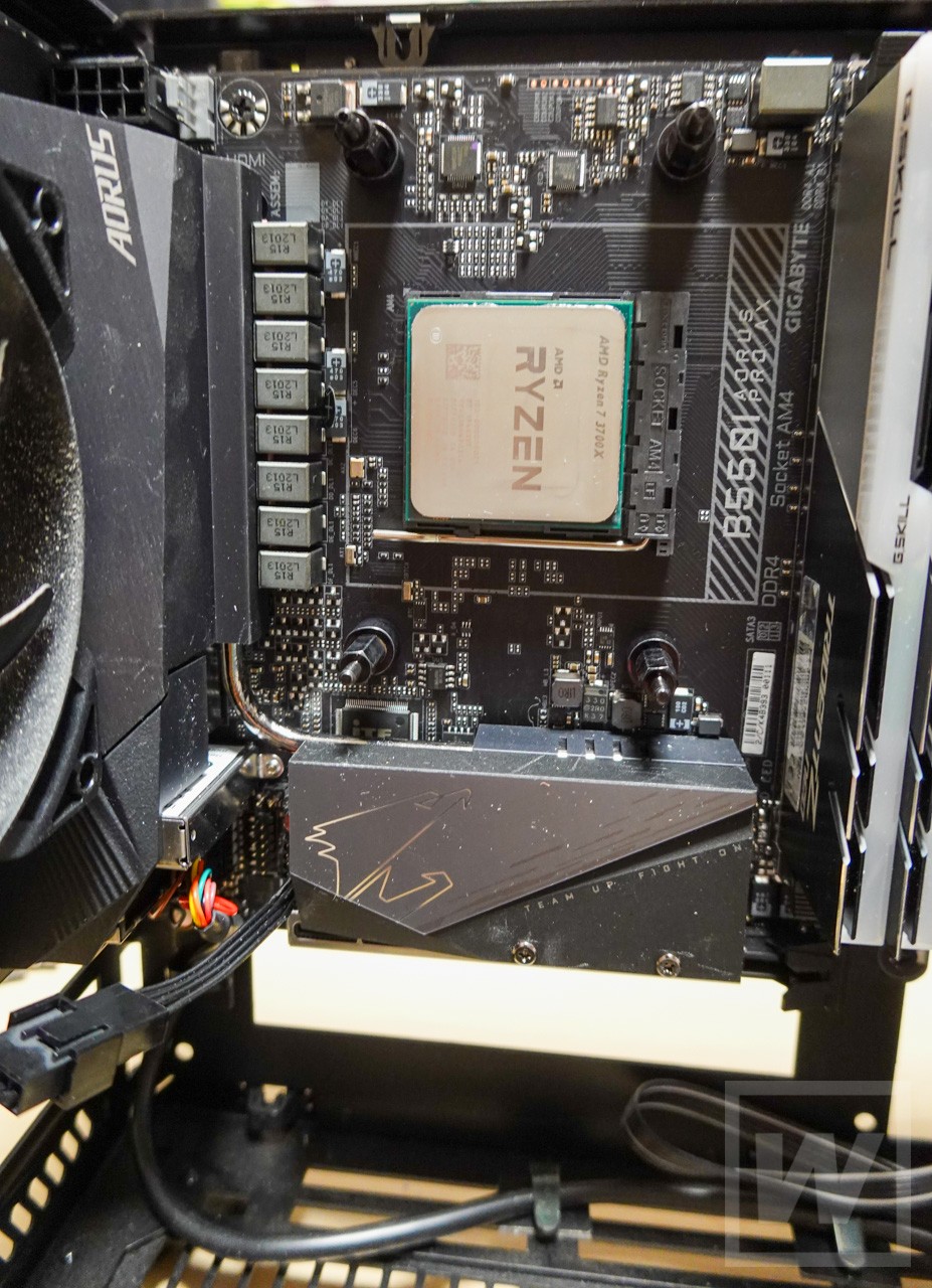 空冷のCryorig M9 Plusを取り除いたところ