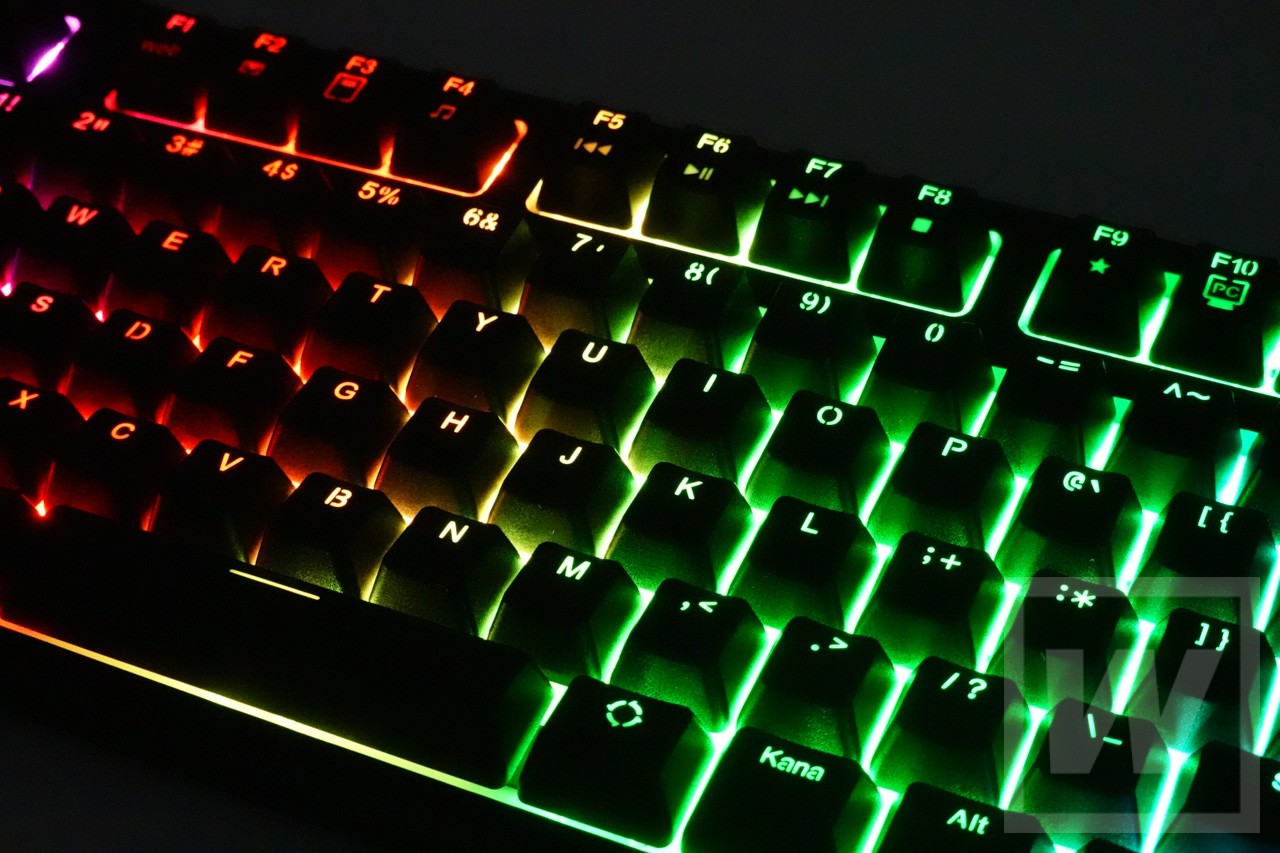 あのRealForceもついに光るキーボードに！