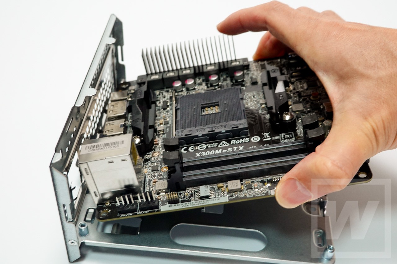 Deskmini X300 Ryzen 7 4750G 024 レビュー