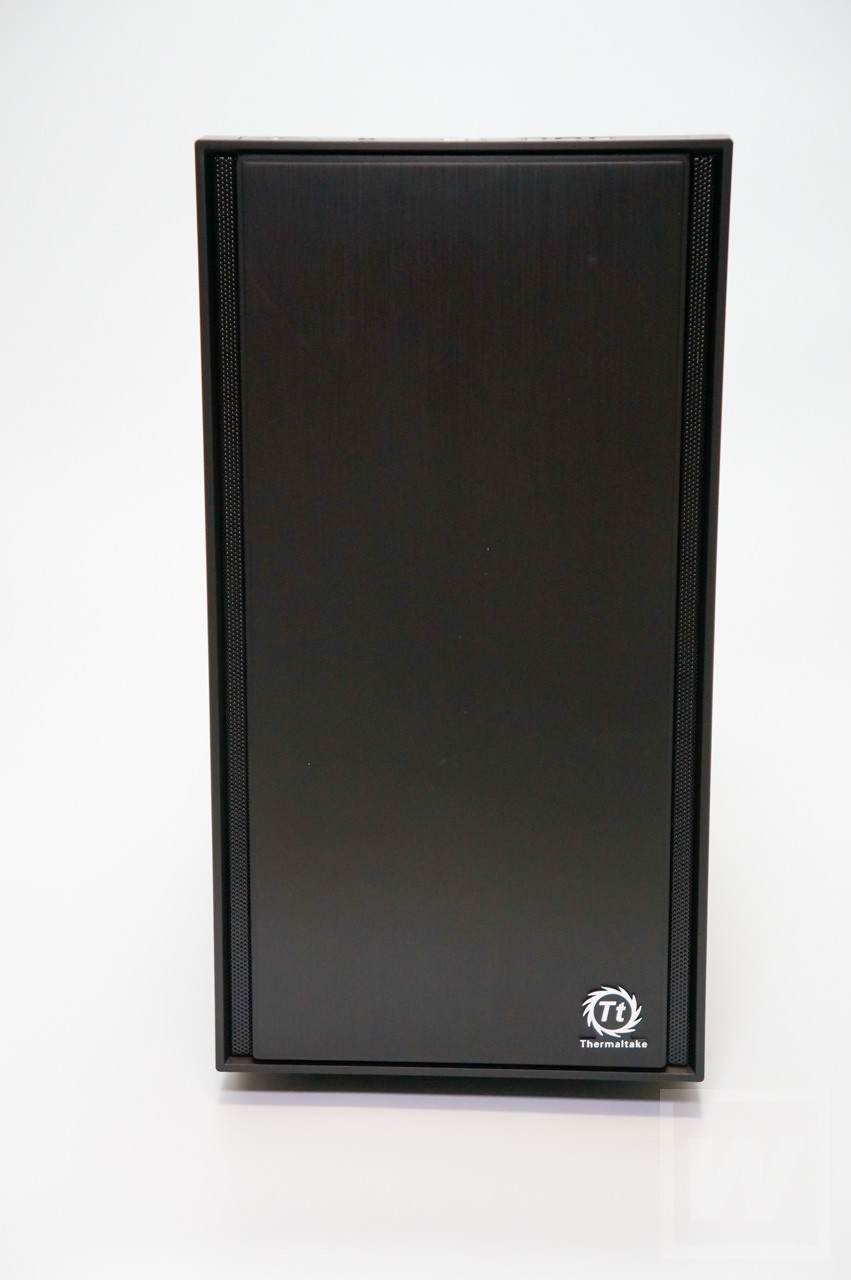 Thermaltake Versa H17 前面パネル