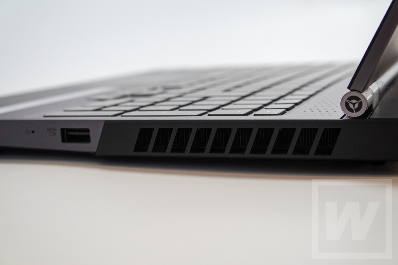 Lenovo LEGION 750i のサイド排気口