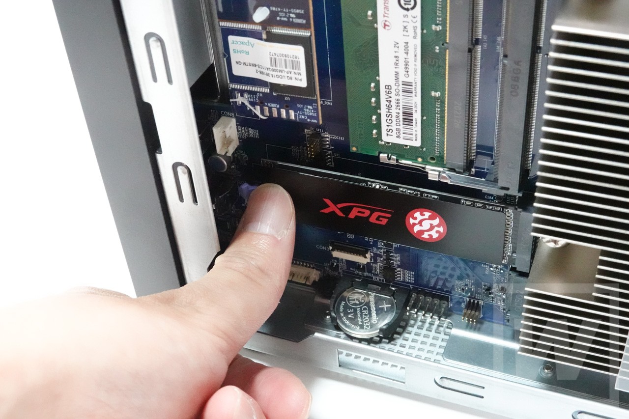 M.2 SSD取り付け作業