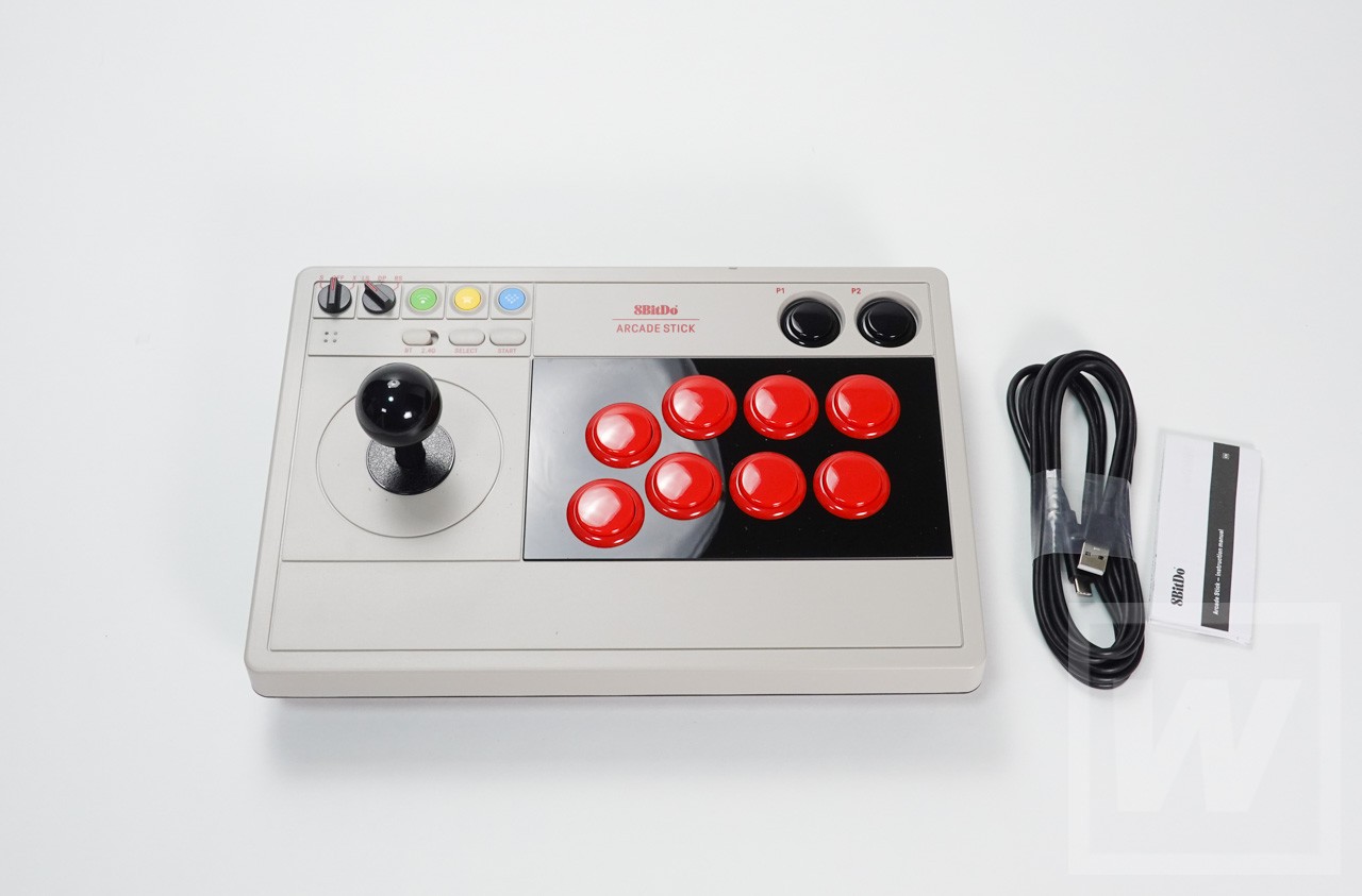 USBケーブルと簡易説明書が付属