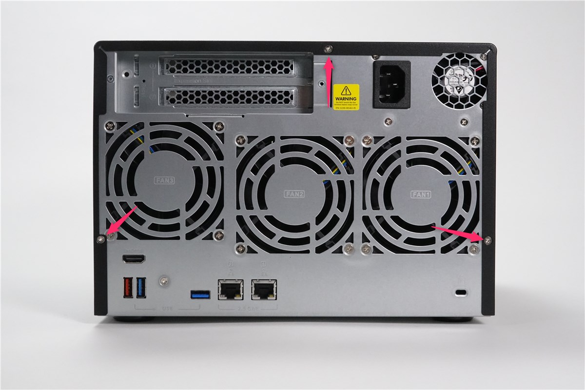QNAP TVS-675カバー取り外しネジ