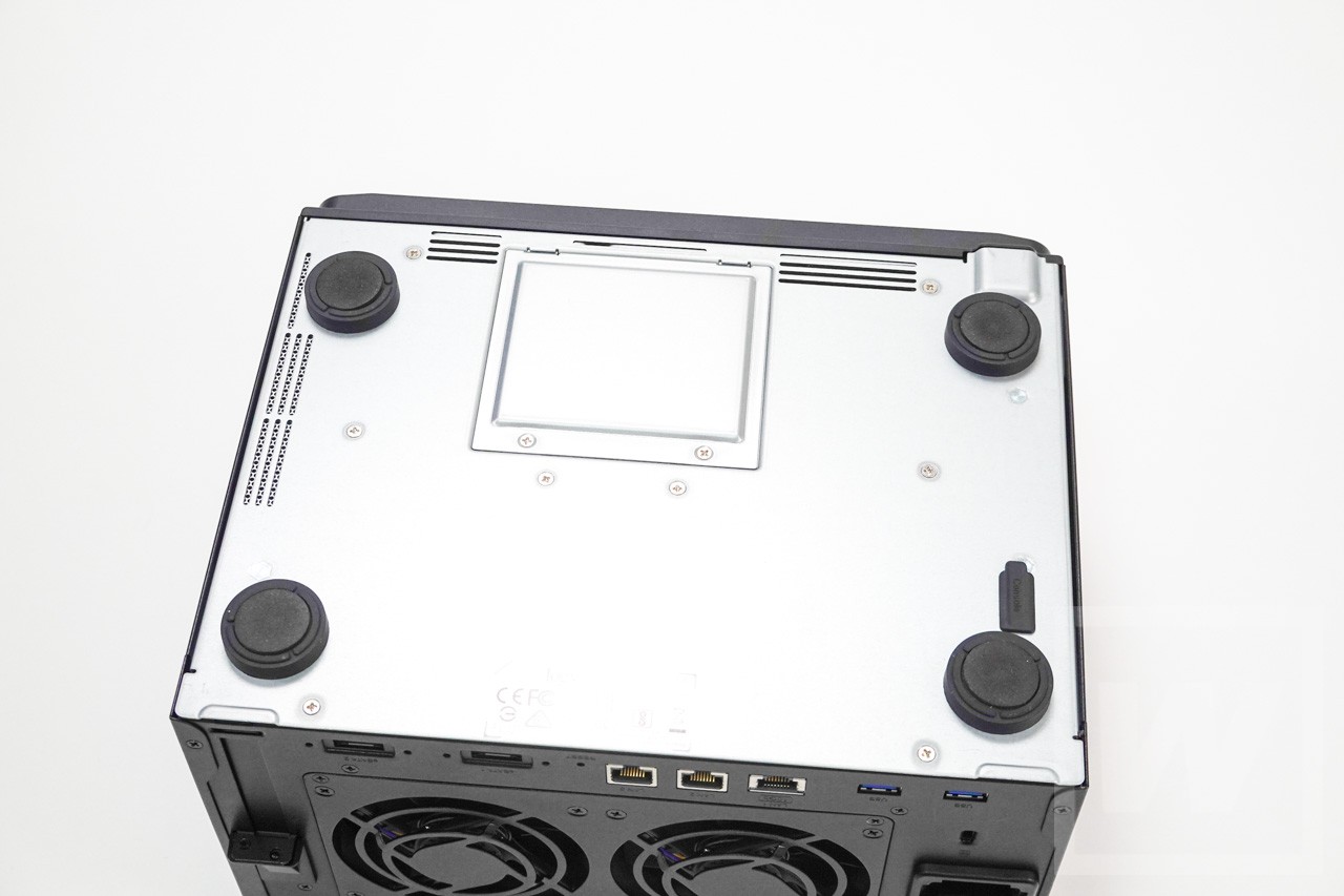 Synology DS1621xs+ 底面