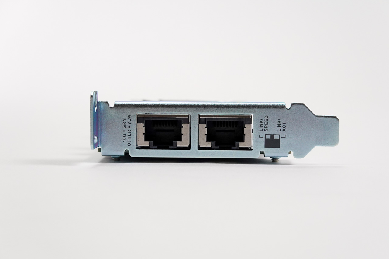 RJ45タイプのコネクタを接続できる