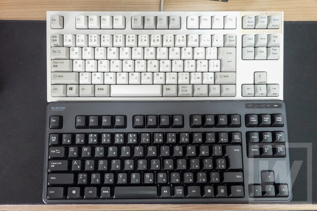 上　RealForce ／ 下　標準タイプ