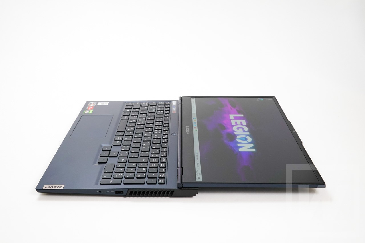 ディスプレイは180度開く