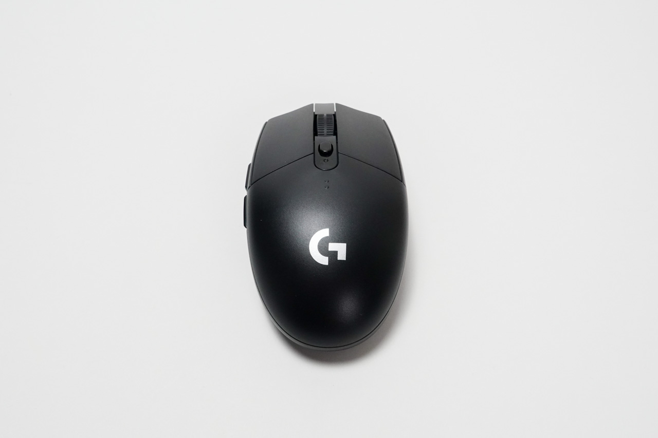 GシリーズをあらわすGロゴがついている。が、光りません。