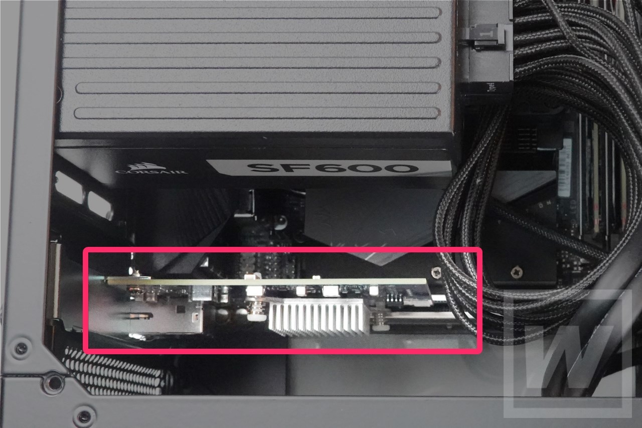 PCに搭載したQXG-10G1T。小型なPCにも搭載できる小ささだ