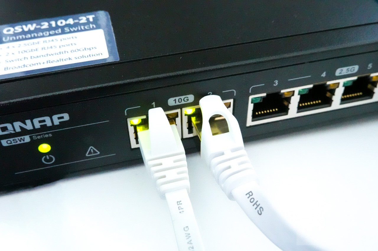 10GbEポートでお互いを接続。ケーブルはカテゴリ7