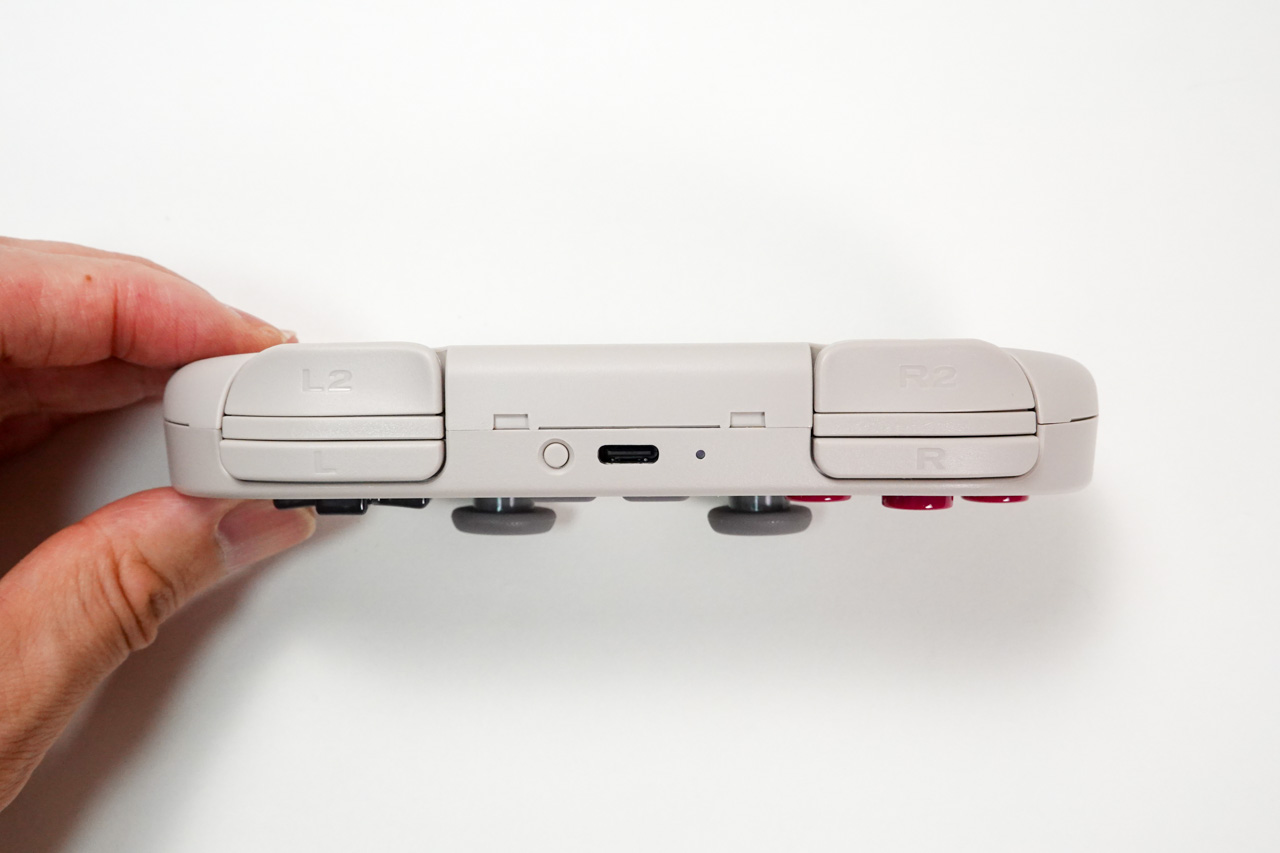 SN30 Proは4つのボタンを装備