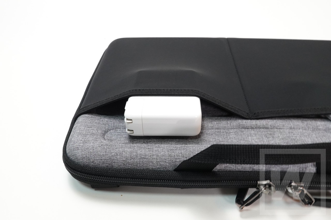 MacBook 16インチケース Tomtec 023 レビュー