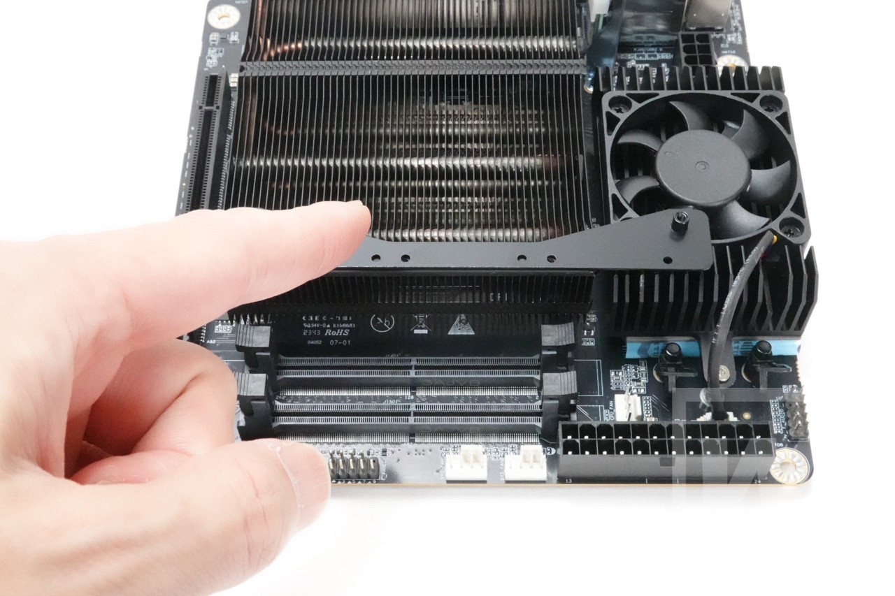 CPU用のファンステーの取り付け