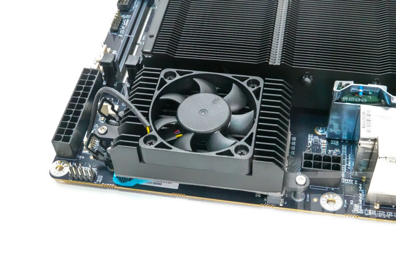 ゴツイ M.2 SSD用ヒートシンク
