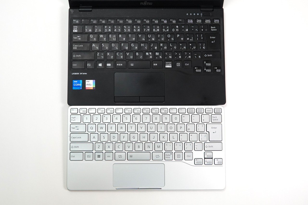 lifebook UHとFMVモバイルキーボードの比較写真
