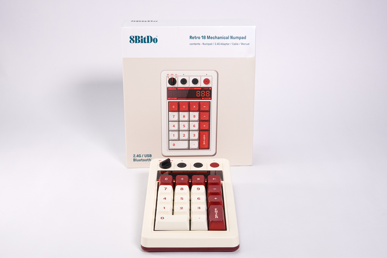 8BitDo レトロ 18 メカニカル テンパッド写真